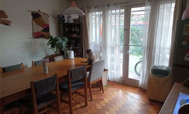 Casa en muy buena ubicacion comercial, 370 mts