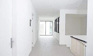 Rumah 6 Kamar Tidur Lokasi Nyaman - Vassa Lake Lippo Cikarang.