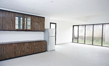 Rumah 6 Kamar Tidur Lokasi Nyaman - Vassa Lake Lippo Cikarang.