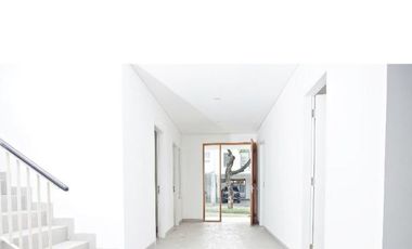 Rumah 6 Kamar Tidur Lokasi Nyaman - Vassa Lake Lippo Cikarang.