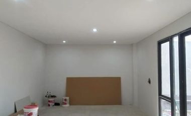 Rumah 6 Kamar Tidur Lokasi Nyaman - Vassa Lake Lippo Cikarang.