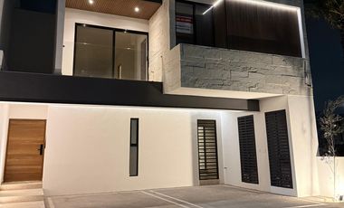 CASA EN SAN ANGEL V EN ESQUINA CON ACABADOS DE ALTA CALIDAD