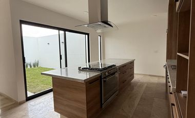 CASA EN SAN ANGEL V EN ESQUINA CON ACABADOS DE ALTA CALIDAD