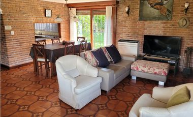 Casa en Venta - Zona Lasalle  - A metros del mar - Permuta en CABA