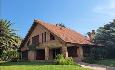 Casa en Venta - Zona Lasalle  - A metros del mar - Permuta en CABA