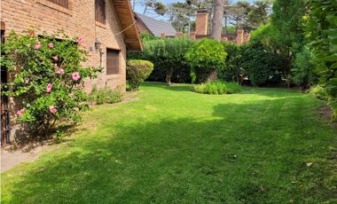 Casa en Venta - Zona Lasalle  - A metros del mar - Permuta en CABA