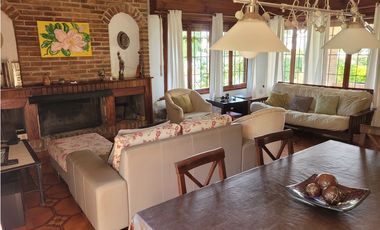 Casa en Venta - Zona Lasalle  - A metros del mar - Permuta en CABA