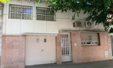 Casa en venta - 3 dormitorios 2 baños - Cochera - 400mts2 - La Plata