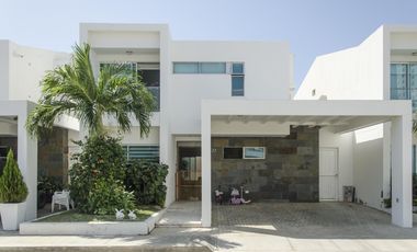 Casa en venta en Playa Salguero, Santa Marta