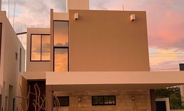 Casa en Privada Estela Nativa en Conkal, mod 110