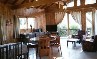 VENTA CASA 4 AMBIENTES EN SIERRA DE LOS PADRES EXCELENTE ZONA SOBRE ASFALTO
