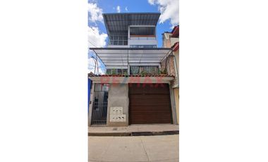 Se Vende Casa De 4 Pisos, Jr. Huaraz 111, 1/2 Cuadra Via De Evitamiento, Cajamarca