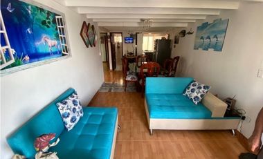 SE VENDE  EXCELENTE  CASA ALCZARES CON RENTA