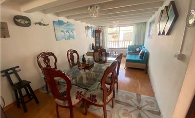 SE VENDE  EXCELENTE  CASA ALCZARES CON RENTA