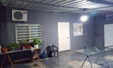 Casa en venta en Isidro Casanova