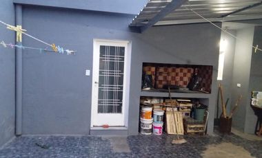 Casa en venta en Isidro Casanova