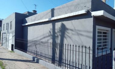 Casa en venta en Isidro Casanova