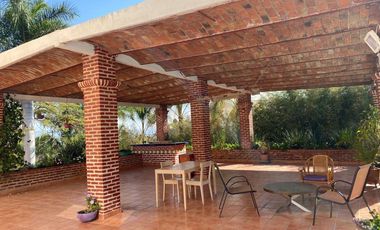 LAS CAÑADAS  CASA AMUEBLADA CON ALBERCA Y TERRAZA A 5 MIN DEL COLEGIO ALEMAN