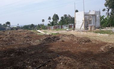 BELI KAVLING/LANGSUNG RUMAH BISA DISINI LOKASI STRATEGIS MAIN ROAD