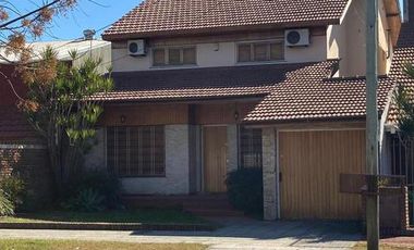 CASA EN VENTA  4 AMBIENTES - QUILMES OESTE