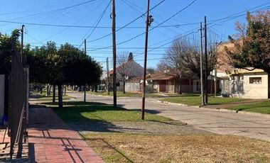 CASA EN VENTA  4 AMBIENTES - QUILMES OESTE