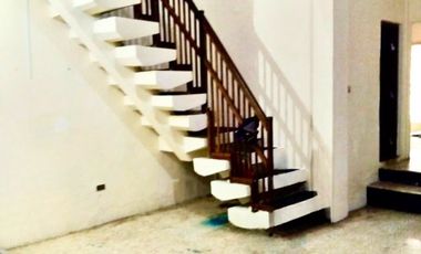 Rumah di Tebet Timur Dalam Jakarta Akses 2 Mobil Lega