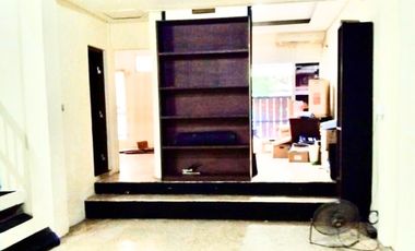 Rumah di Tebet Timur Dalam Jakarta Akses 2 Mobil Lega