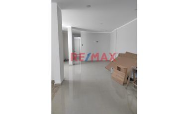 🏡 ¡Tu nuevo hogar con ubicación estratégica te espera en Trujillo! 🌟

🔑 Alquila un departamento moderno en el tercer piso 

✨ Detalles del departa