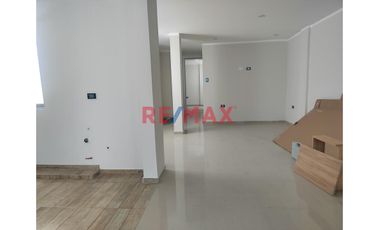 🏡 ¡Tu nuevo hogar con ubicación estratégica te espera en Trujillo! 🌟

🔑 Alquila un departamento moderno en el tercer piso 

✨ Detalles del departa