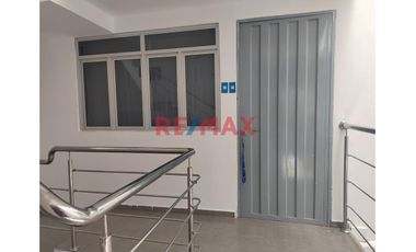 🏡 ¡Tu nuevo hogar con ubicación estratégica te espera en Trujillo! 🌟

🔑 Alquila un departamento moderno en el tercer piso 

✨ Detalles del departa
