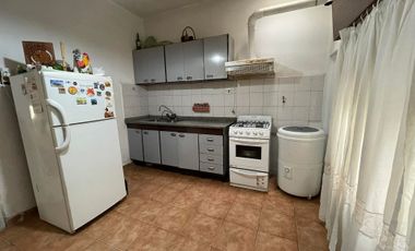 Venta PH 2 ambientes con doble patio - Bernal Este