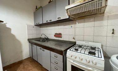 Venta PH 2 ambientes con doble patio - Bernal Este