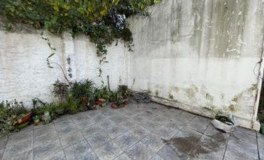 Venta PH 2 ambientes con doble patio - Bernal Este