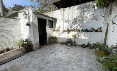 Venta PH 2 ambientes con doble patio - Bernal Este
