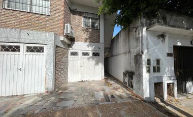 Venta PH 2 ambientes con doble patio - Bernal Este