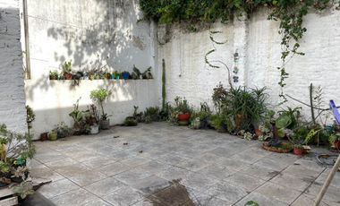 Venta PH 2 ambientes con doble patio - Bernal Este