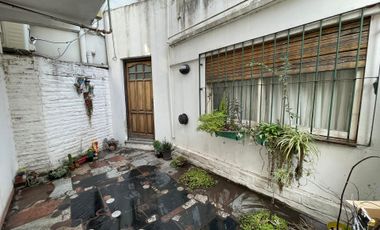 Venta PH 2 ambientes con doble patio - Bernal Este
