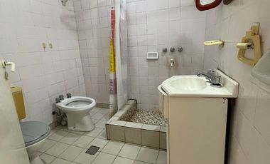 Venta PH 2 ambientes con doble patio - Bernal Este