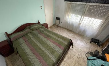 Venta PH 2 ambientes con doble patio - Bernal Este
