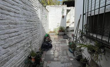 Venta PH 2 ambientes con doble patio - Bernal Este