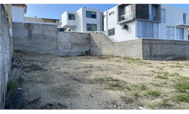 terreno de venta en urbanización al sur de Manta