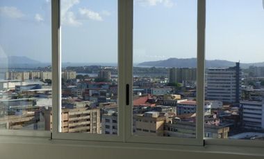 La mejor unidad en Avenida Balboa con vista al mar - Bay View