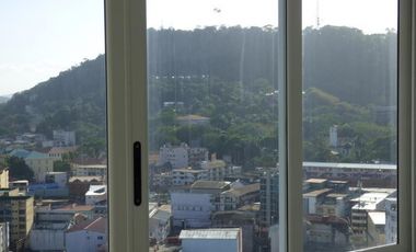 La mejor unidad en Avenida Balboa con vista al mar - Bay View