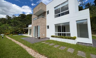 casa condominio en venta en vereda san juan. Cod V1093037