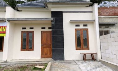 RUMAH CANTIK HARGA EKONOMIS TEPI JALAN ALTERNATIF SECANG