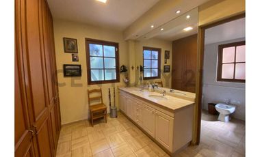 ARRIENDO AMPLIA CASA LOS TRAPENSES - ESTILO INGLES