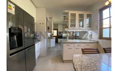 ARRIENDO AMPLIA CASA LOS TRAPENSES - ESTILO INGLES