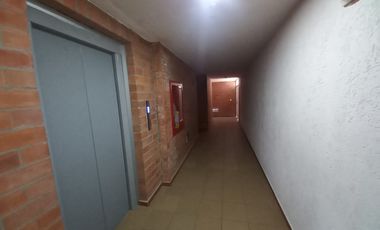 apartamento en arriendo en conjunto residencial santa cruz piso 8. Cod A13233