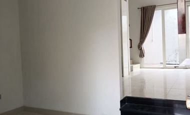 Rumah Bagus Dengan 4 KT Di Kebayoran Bintaro Sektor 7 - CW/IW 6404