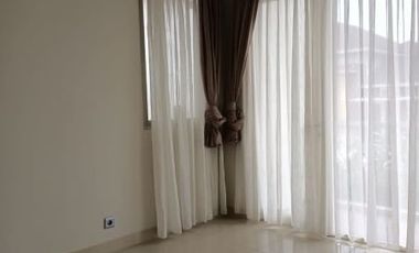 Rumah Bagus Dengan 4 KT Di Kebayoran Bintaro Sektor 7 - CW/IW 6404